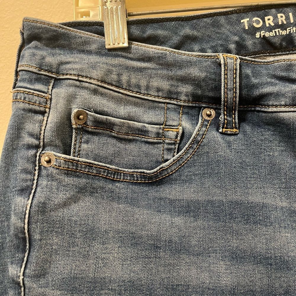 Torrid Trio Fit Slim Boot Denim Blue Jeans Stretch Size 16 - Picture 3 of 14